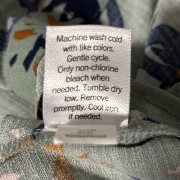 Nine West Green Floral Shirt Blouse Size Medium Abstract Button Tie Front SKU 9 - Picture 10 of 10